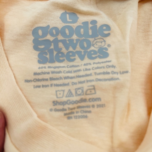 GRAPHIC Crop Tee - Picture 5 of 5